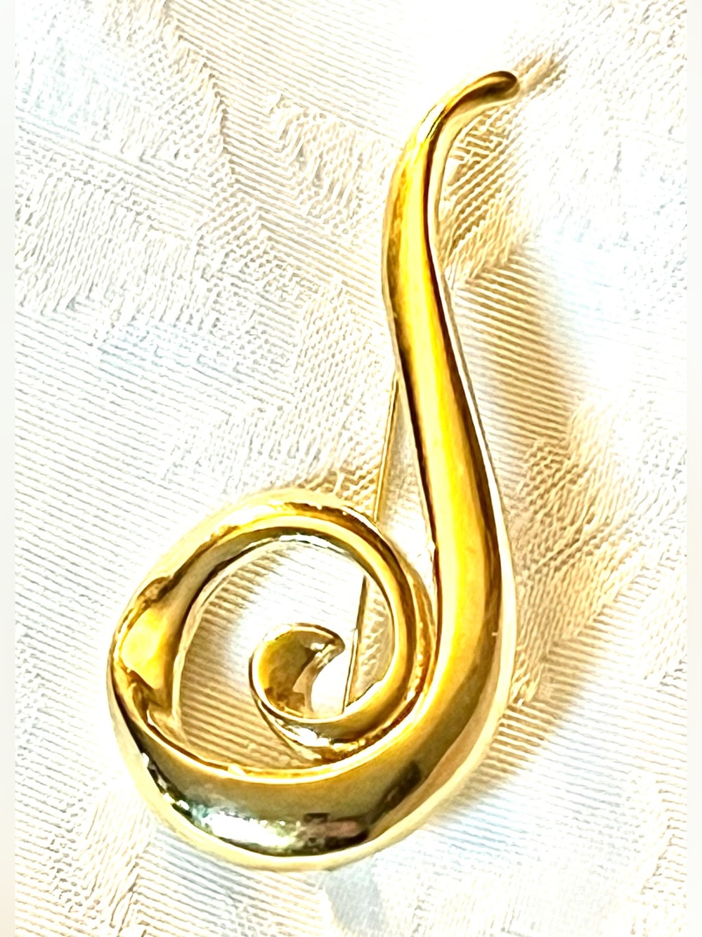 Vintage Gold Tone Abstract Swirl Music Note Brooch Pin